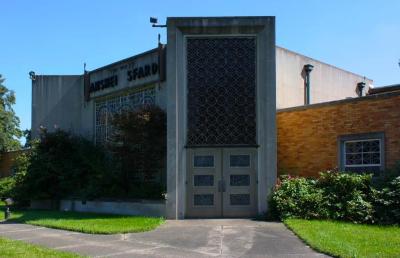 Congregation Anshei Sfard (Louisville, KY) Exterior Photographs of Dutchman's Lane Location