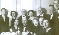 Photo Fancy Dressed People Around a Table (Blumenstein) 