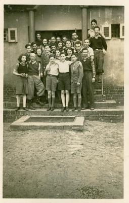 Photo Werner Coppel with other Students