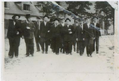 Picture of Rabbi Eliezer Silver Walking (Possibly in the Catskills) with a Group of Yeshiva Bochurim