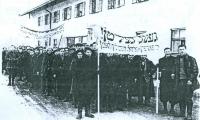 Holocaust Survivors march against camp confinement
